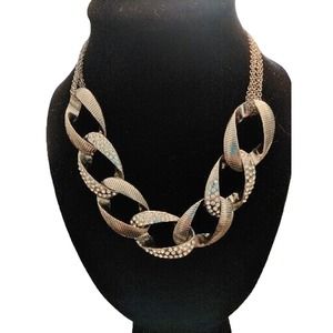 SILVER TONE LARGE OVAL LINKS WITH RHINESTONES THAT SHINE AND TEXTURED CHOKER!